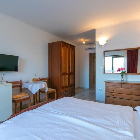 Adria Brela Apartments Eksteriør bilde