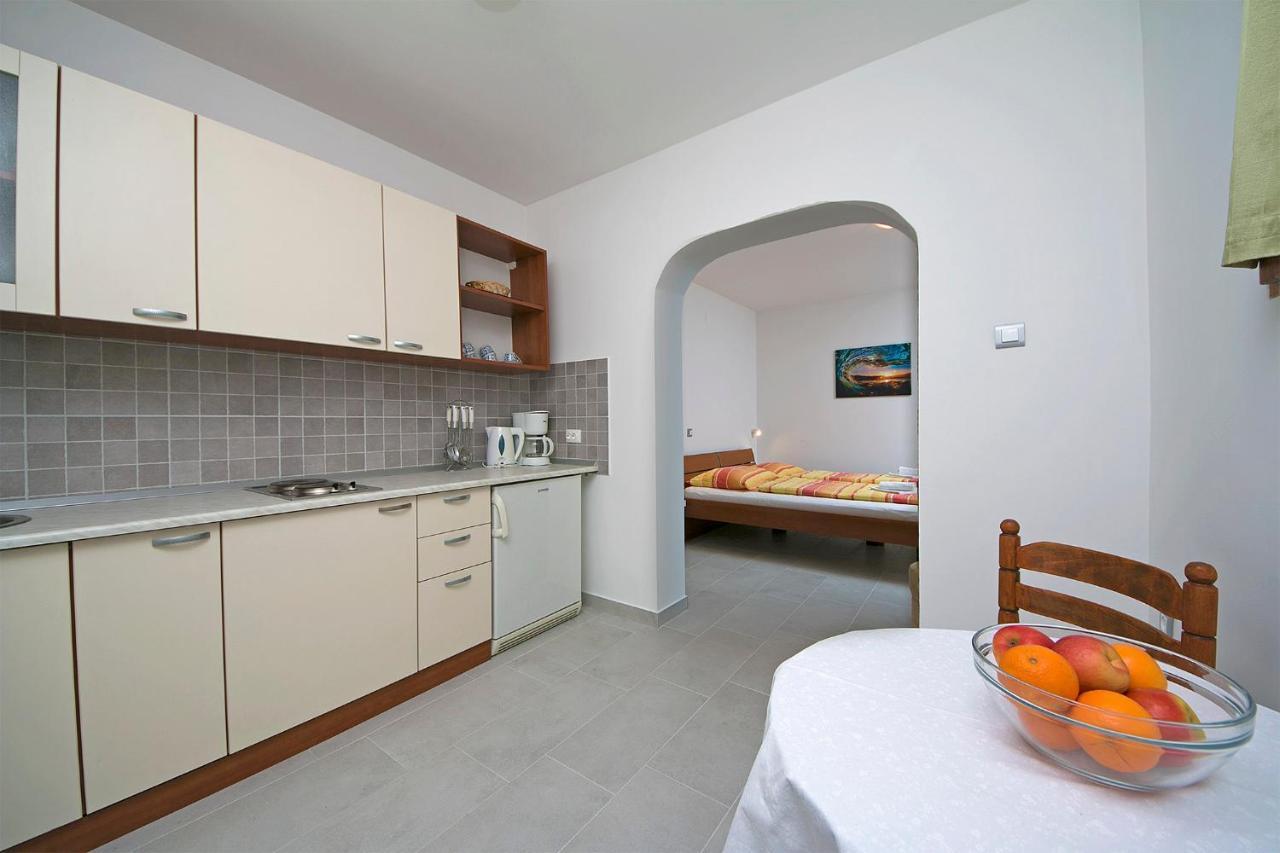 Adria Brela Apartments Eksteriør bilde