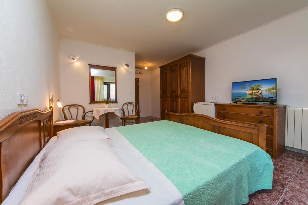 Adria Brela Apartments Eksteriør bilde