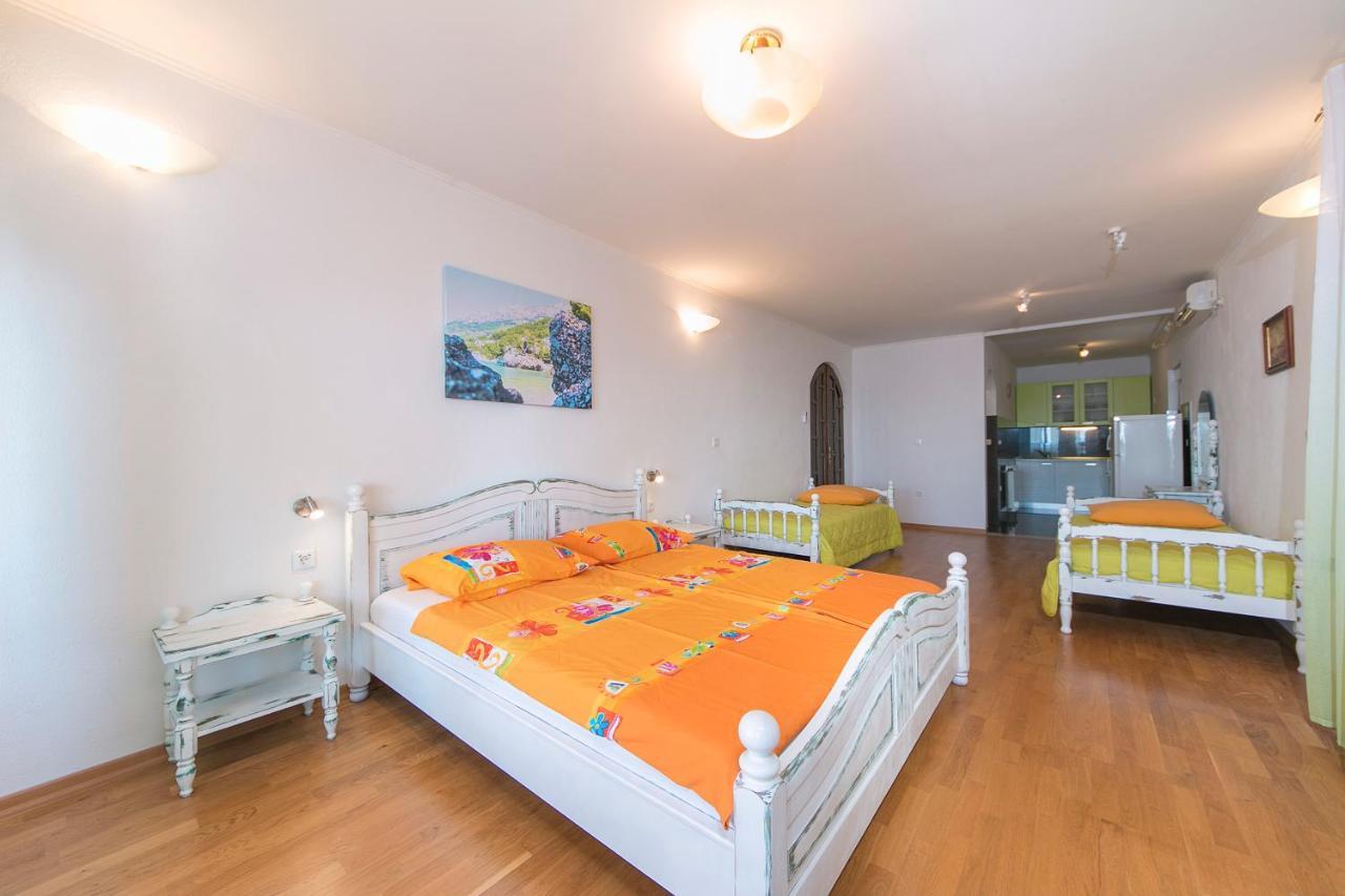 Adria Brela Apartments Eksteriør bilde