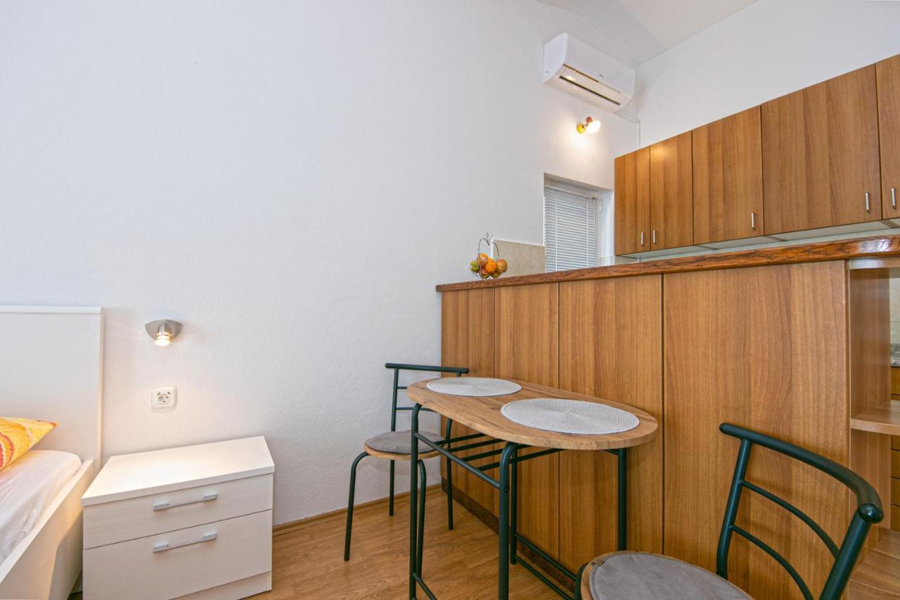 Adria Brela Apartments Eksteriør bilde
