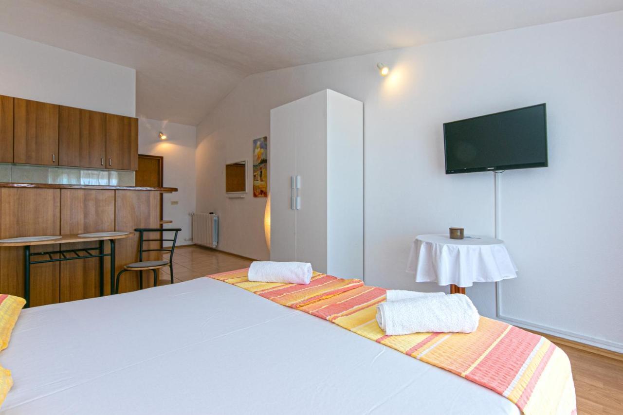 Adria Brela Apartments Eksteriør bilde