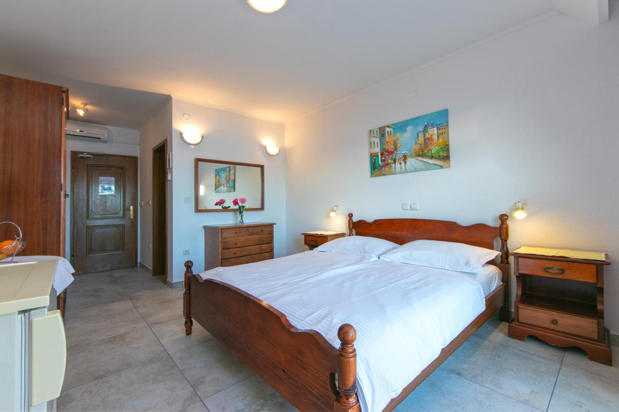 Adria Brela Apartments Eksteriør bilde